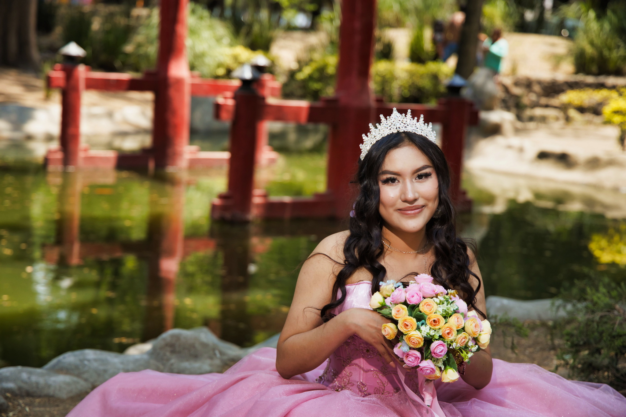Modelando vestido, Maquillaje y Peinado de XV