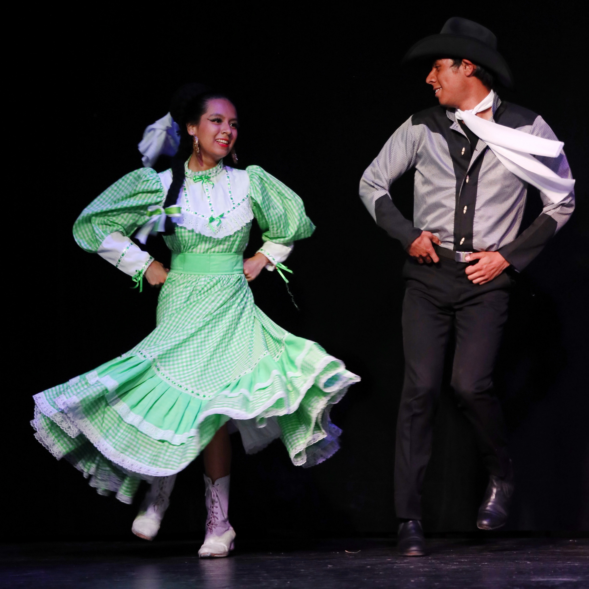 Faro Cosmos en Encuentro de Danza